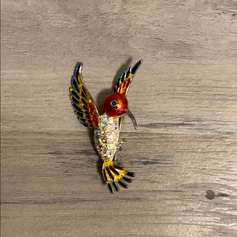 Hummingbird pin